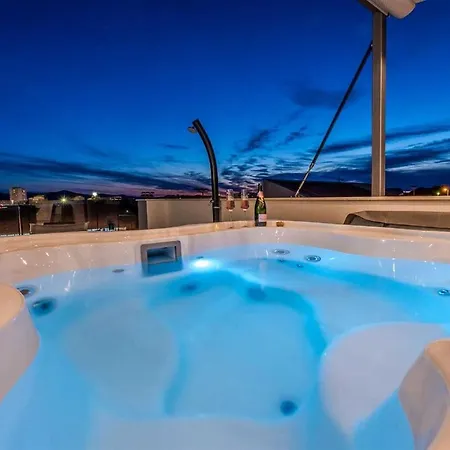 Apartmán I Penthouse 1 Mit Whirlpool & Dachterrasse *